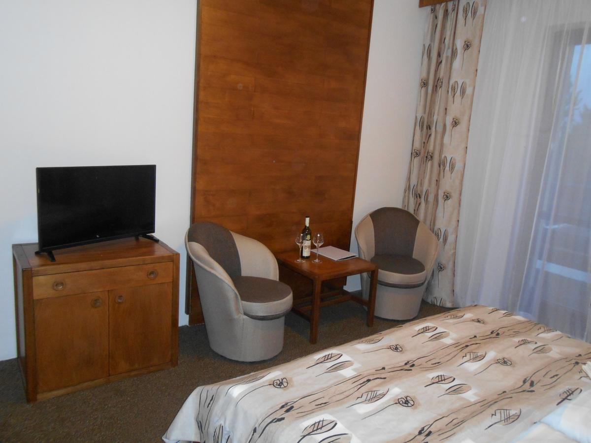 Hotel Bítov Екстериор снимка