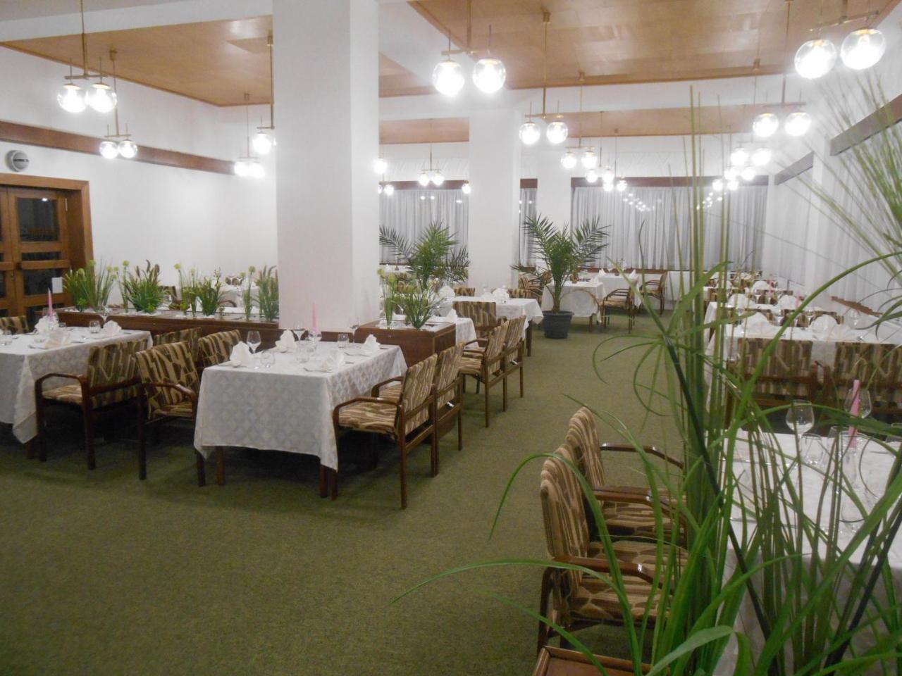 Hotel Bítov Екстериор снимка